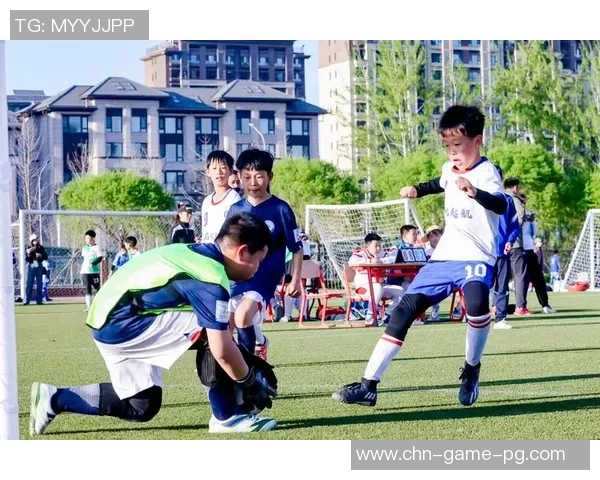 如何有效推动校园足球发展提升学生参与热情与竞技水平的策略探讨 如何有效推动校园足球发展提升学生参与热情与竞技水平的策略探讨